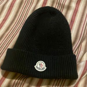 MONCLER BEANIE USED